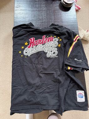 Vintage Harlem Globetrotters Black Graphic Tee embroidered on